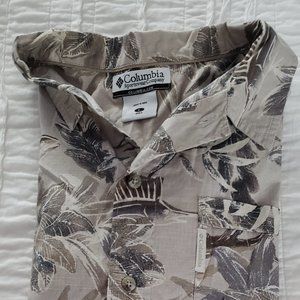 Men’s short sleeve summer button down shirt in Tan tropical print